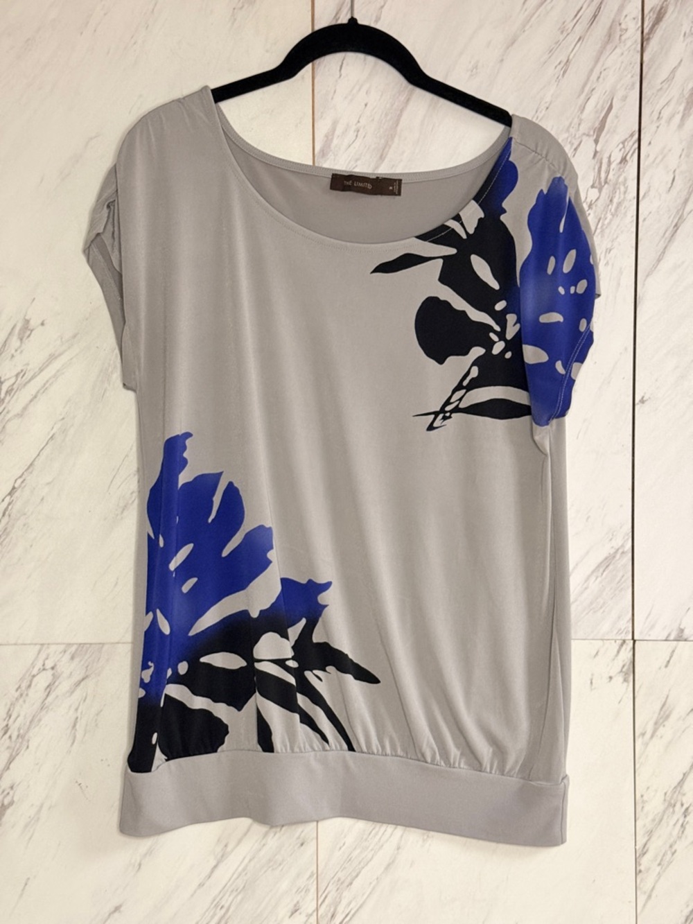 The Limited Floral Jersey Stretch Knit Gray Blue Short Sleeve Top SZ M